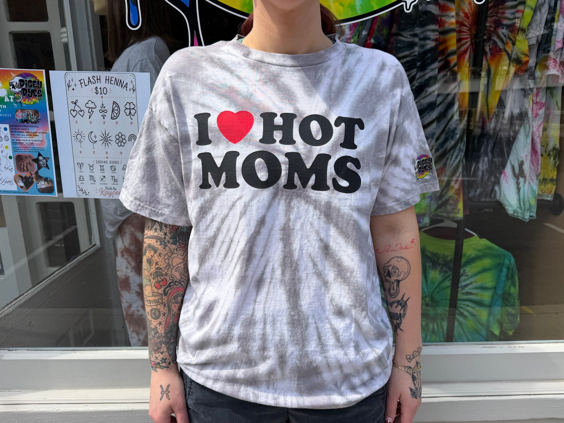 I <3 Hot Moms T-Shirt Dicey Dyes
