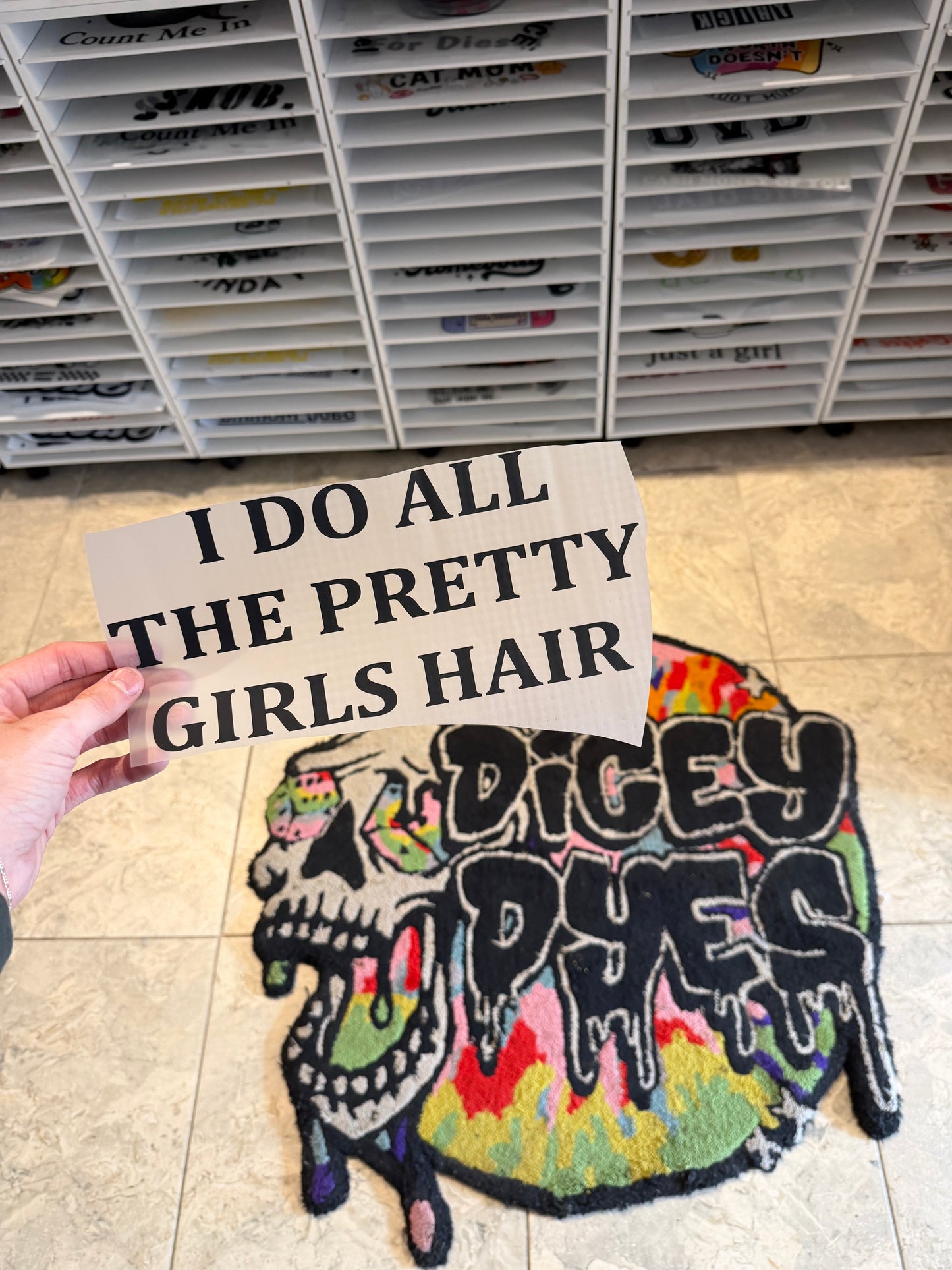 I do the pretty girls hair Screen Dicey Dyes